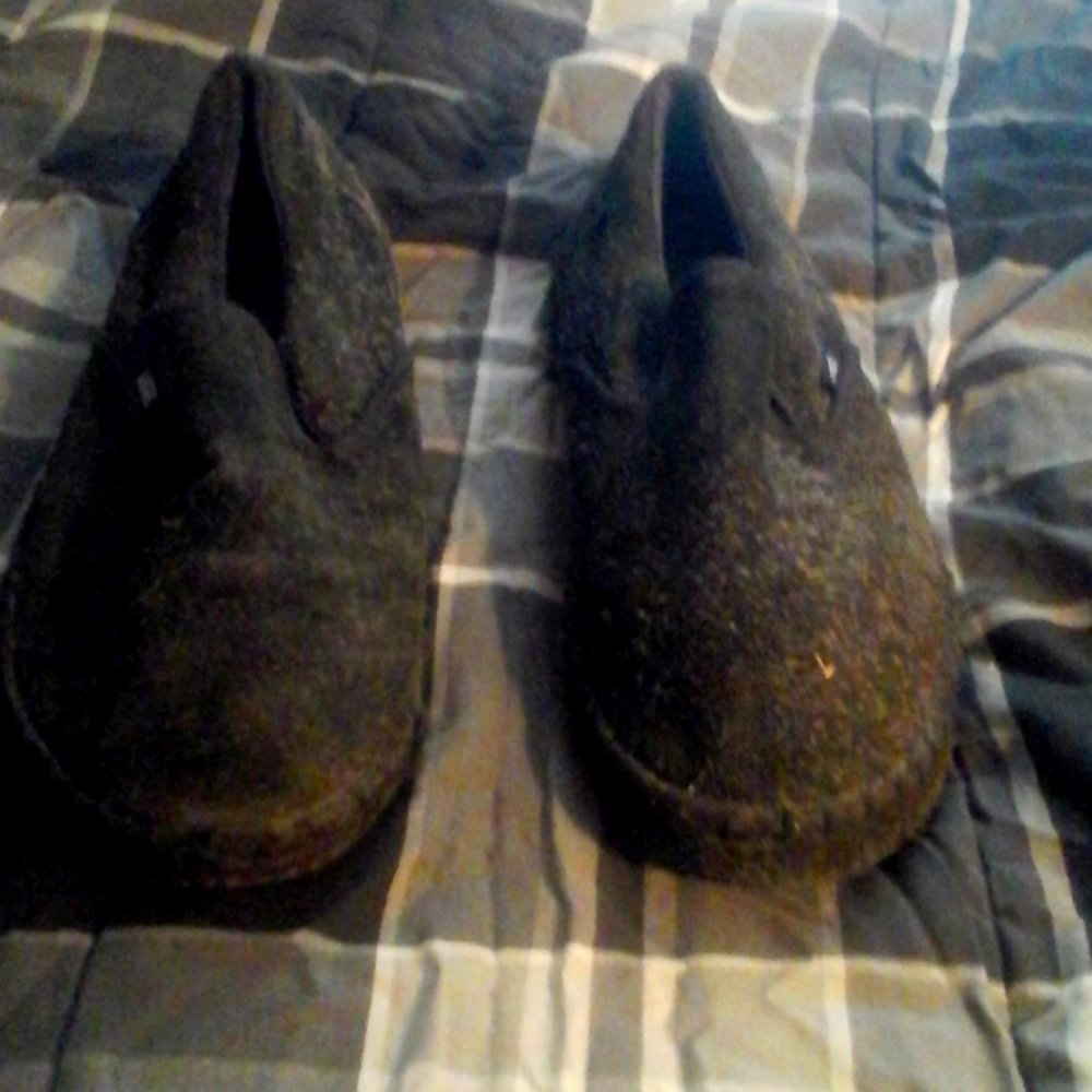 Fuzzy black Vans size 11.5. Very uniqie!